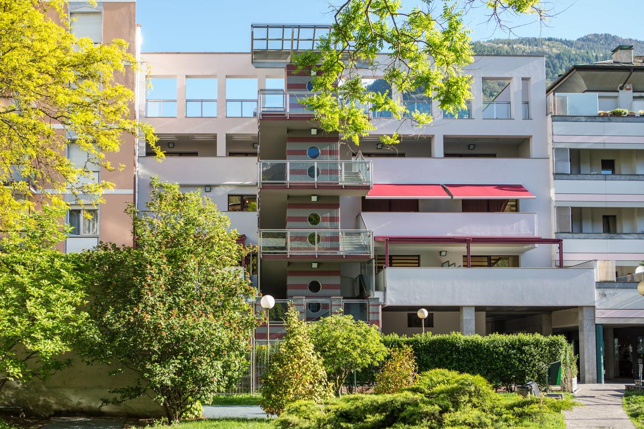 Piazzi House Aparthotel Sondrio Bagian luar foto