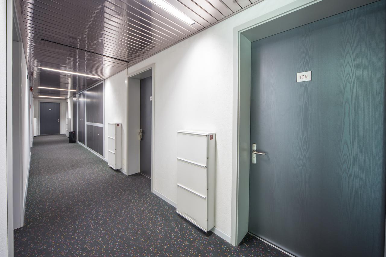 Piazzi House Aparthotel Sondrio Bagian luar foto