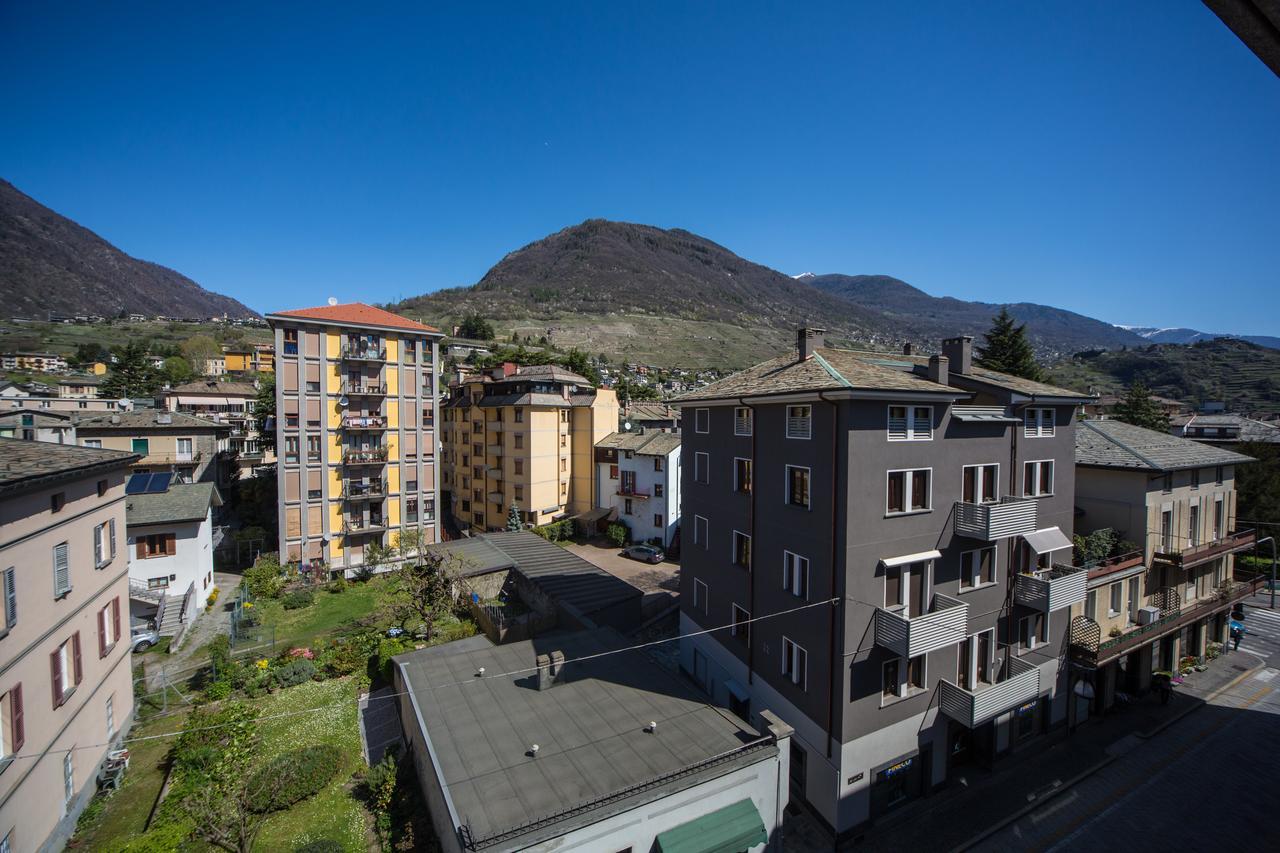 Piazzi House Aparthotel Sondrio Bagian luar foto