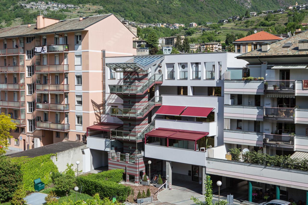 Piazzi House Aparthotel Sondrio Bagian luar foto
