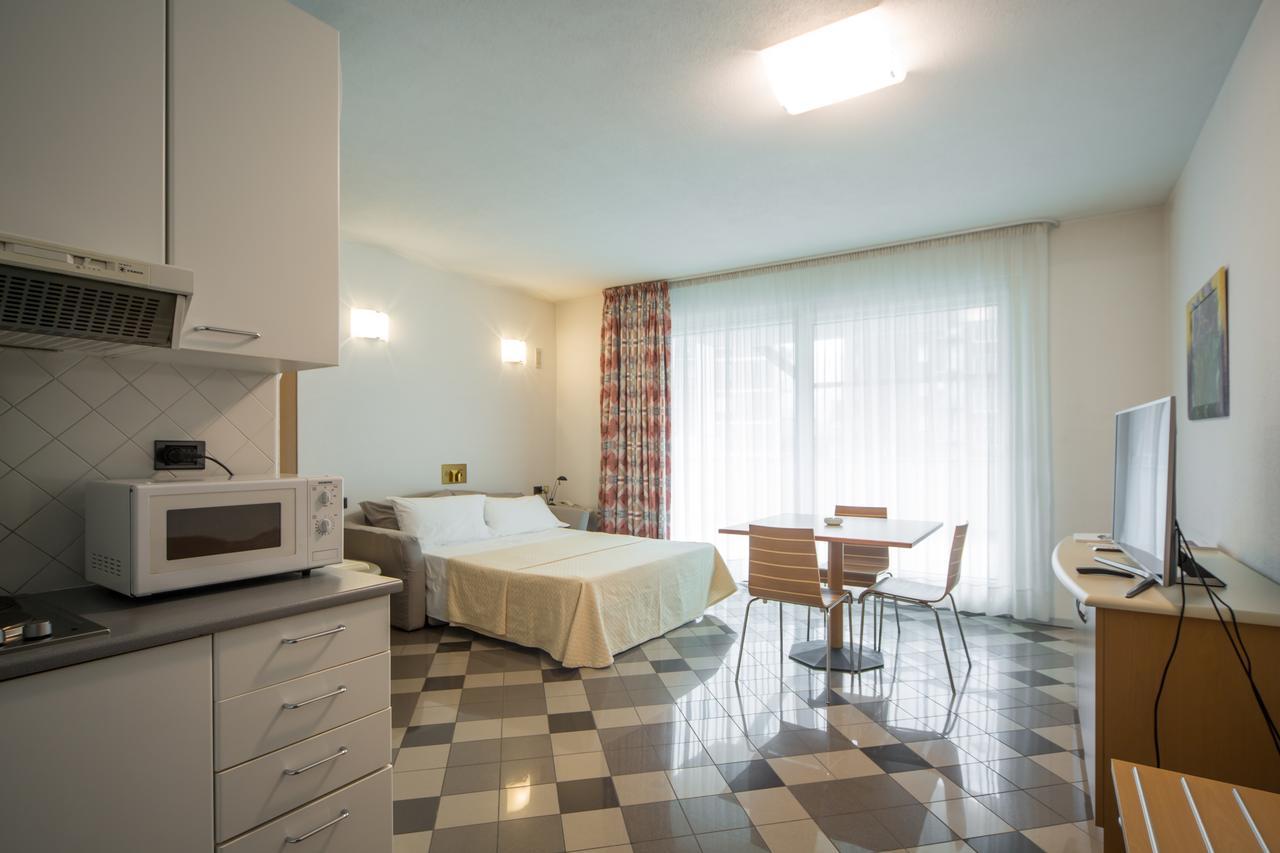 Piazzi House Aparthotel Sondrio Bagian luar foto
