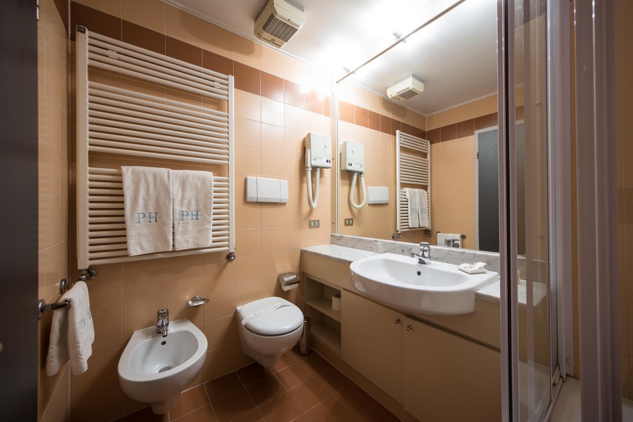 Piazzi House Aparthotel Sondrio Bagian luar foto