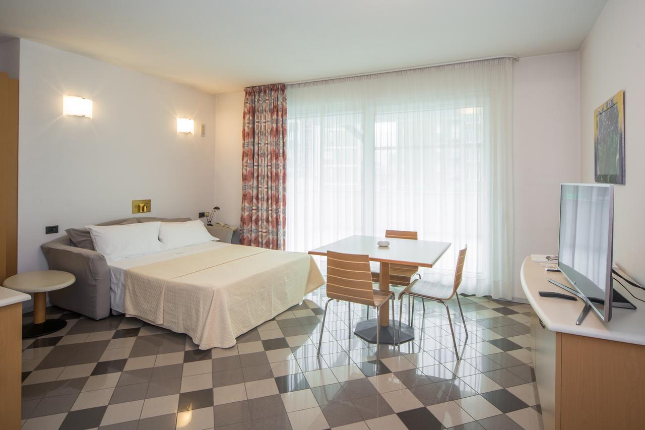 Piazzi House Aparthotel Sondrio Bagian luar foto