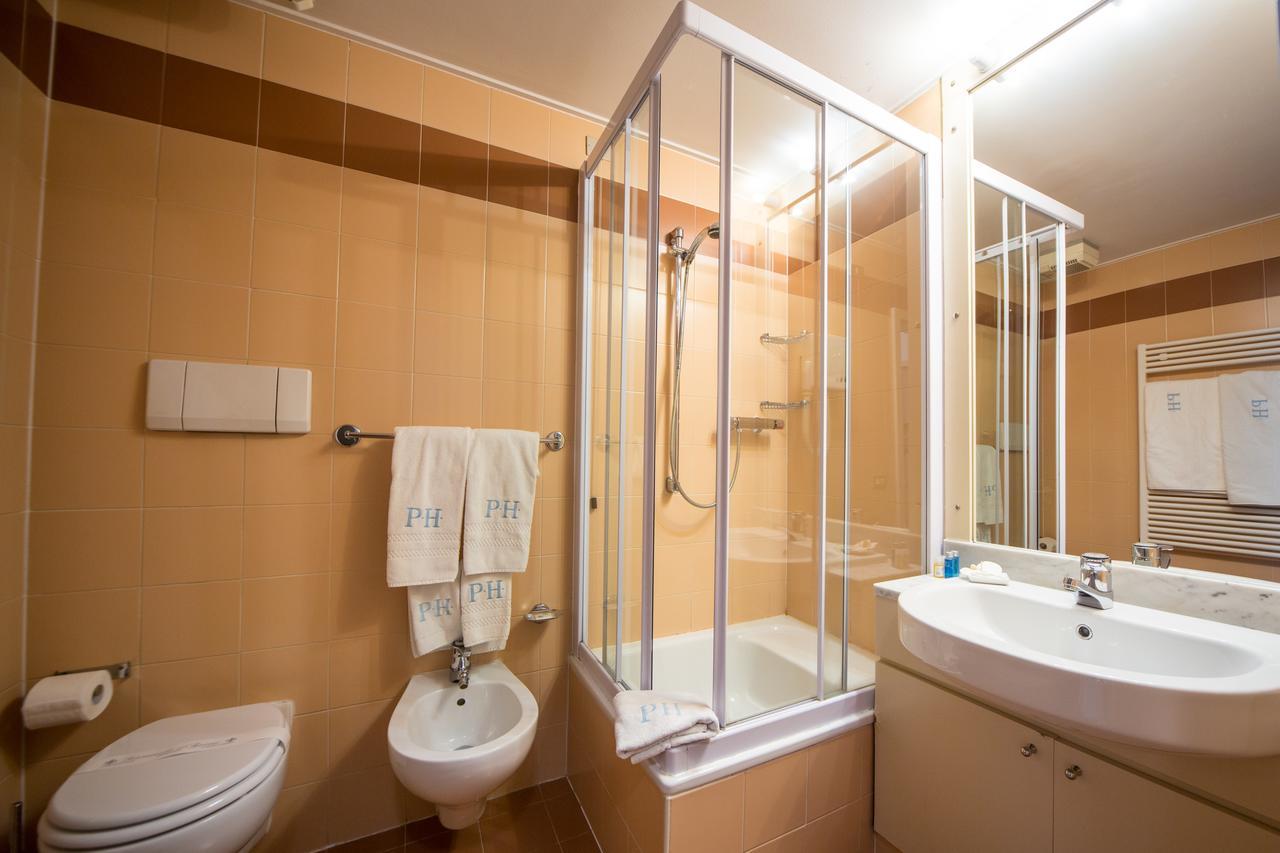 Piazzi House Aparthotel Sondrio Bagian luar foto