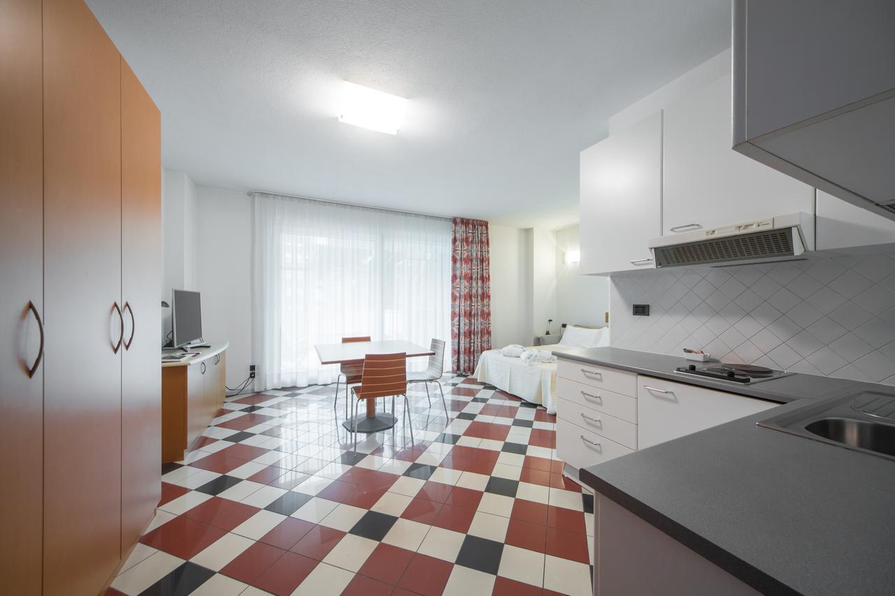 Piazzi House Aparthotel Sondrio Bagian luar foto