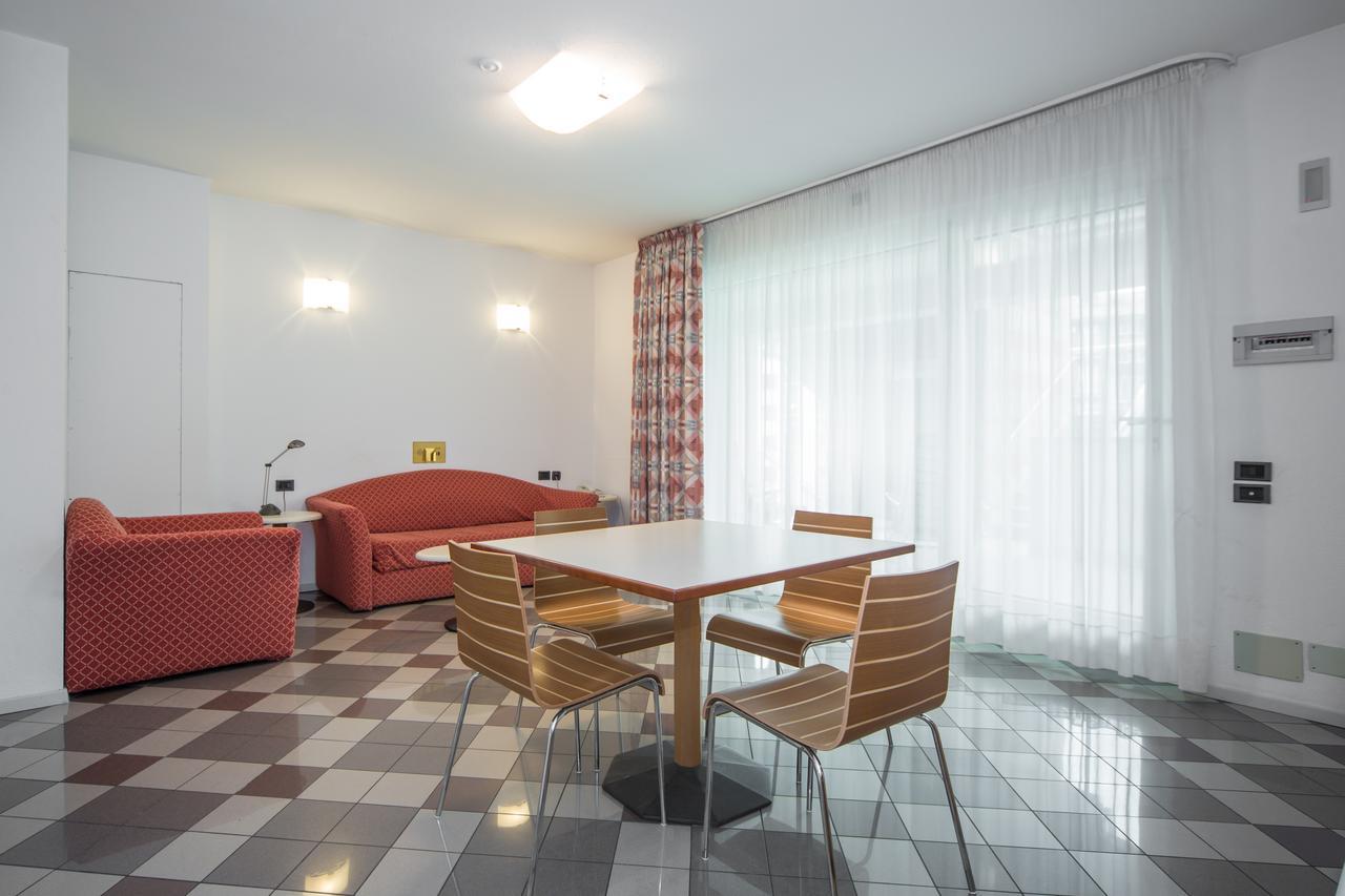 Piazzi House Aparthotel Sondrio Bagian luar foto