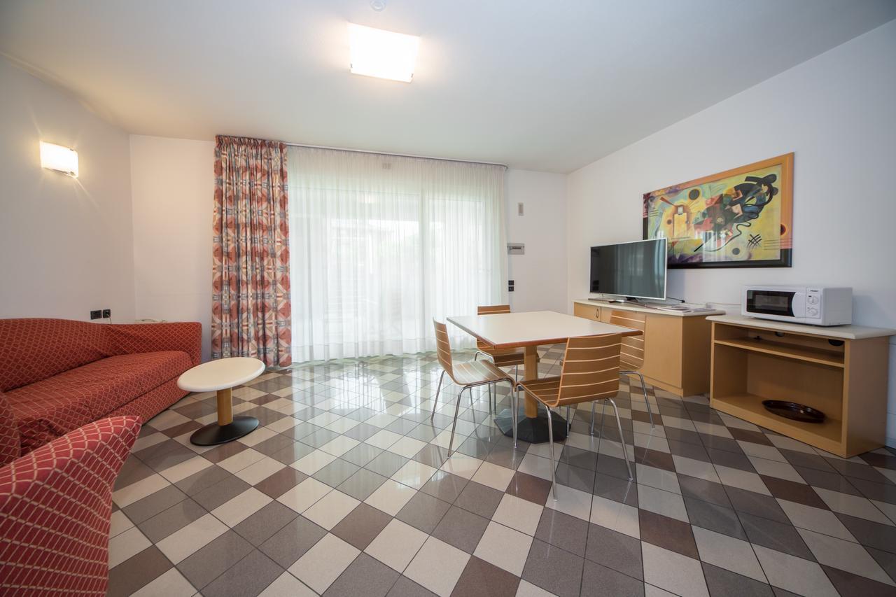 Piazzi House Aparthotel Sondrio Bagian luar foto
