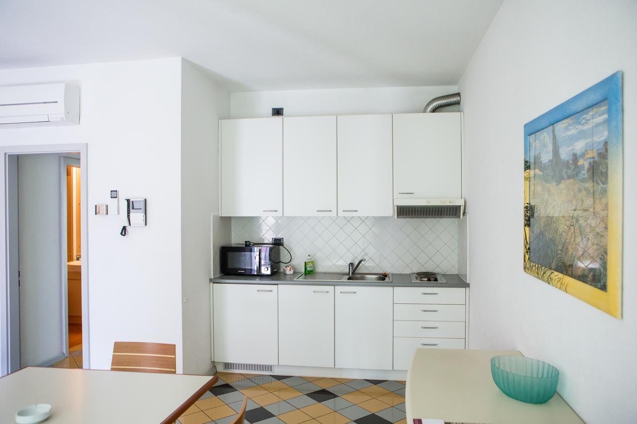Piazzi House Aparthotel Sondrio Bagian luar foto