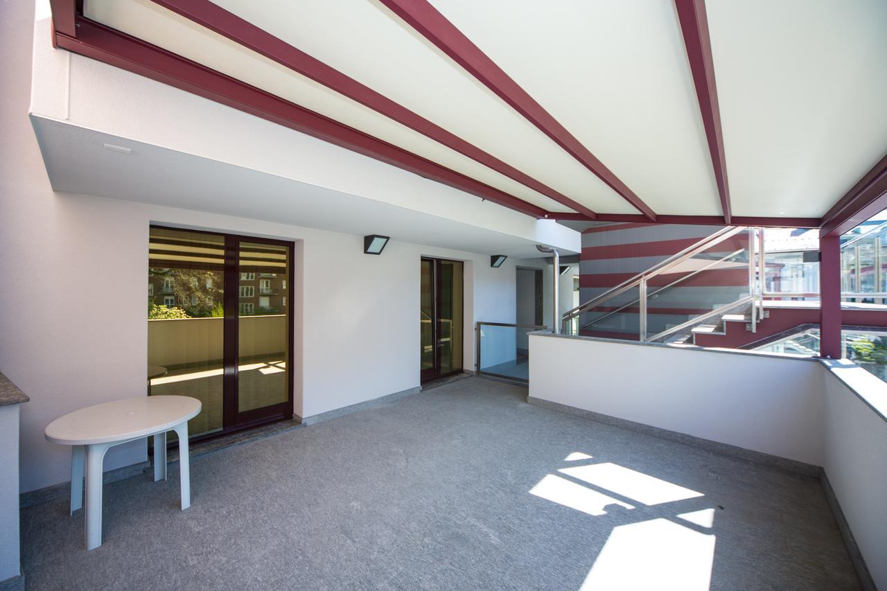 Piazzi House Aparthotel Sondrio Bagian luar foto