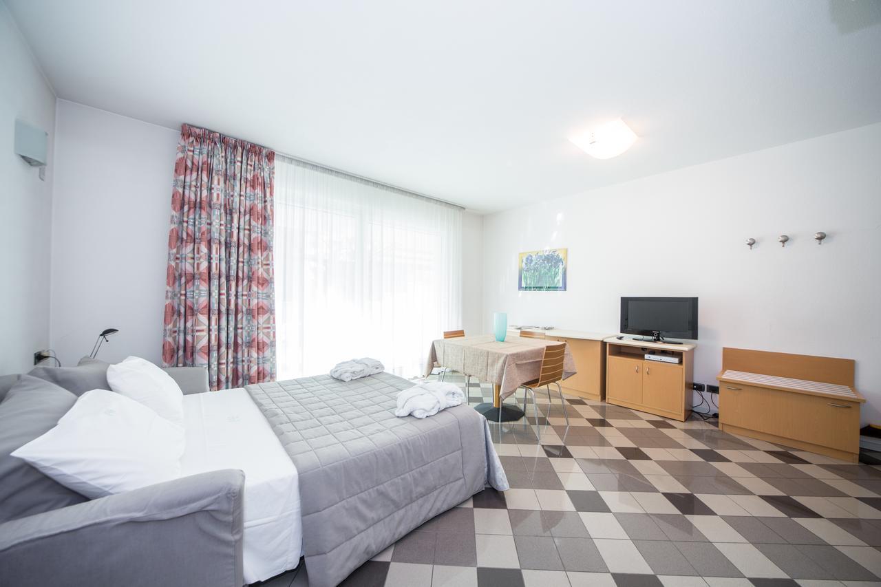 Piazzi House Aparthotel Sondrio Bagian luar foto