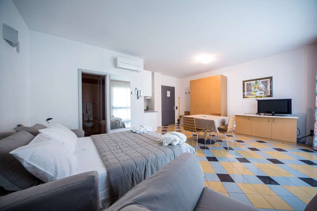 Piazzi House Aparthotel Sondrio Ruang foto